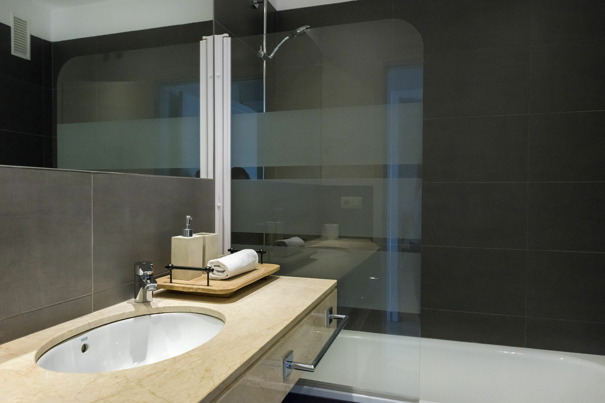 Four Petals Boutique Apartment *